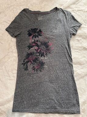 American Eagle Women’s Heather Gray Floral V-Neck Tee